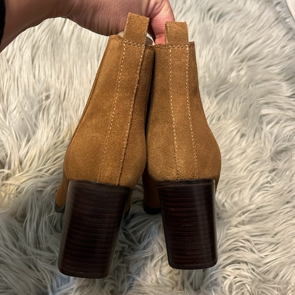 New without box Marc Fisher brown suede booties 6.5 - Picture 5 of 8